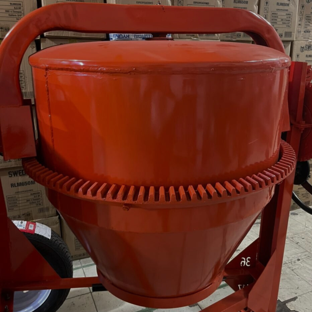 SE VENDE _REVOLVEDORA 1 SACO, MOTOR HONDA 5.5 HP