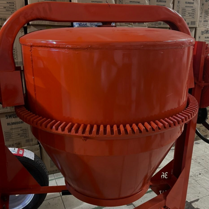 SE VENDE _REVOLVEDORA 1 SACO, MOTOR HONDA 5.5 HP