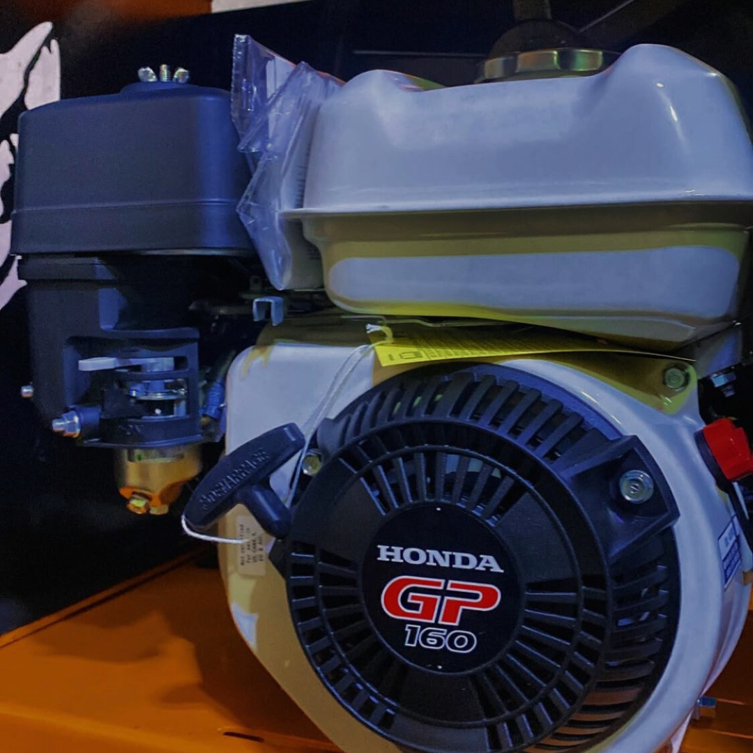 SE VENDE _REVOLVEDORA 1 SACO, MOTOR HONDA 5.5 HP